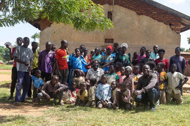 אוגנדה מוסא חסחיא אב ל 102 ילדים 12 נשים