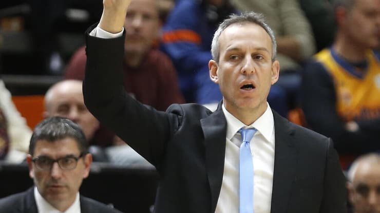 ניצחון חוץ שלישי העונה. קטש (צילום: EPA) עודד קטש מאמן מכבי ת"א