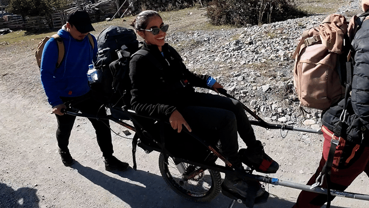 "אנחנו פה שבוע אחרי סופה שהמטירה שלג רב שמקשה עלינו לסחוב את הגילגלונים, מחליקים בעליות ובירידות, בקיצור המאמץ גדול פי כמה מאשר מטייל רגיל".
אוהד הנווד באנפורנה