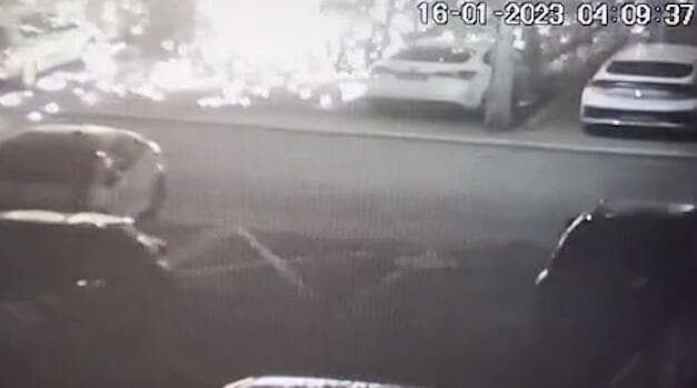 תיעוד רגע הפיצוץ. הרקע לאירוע - סכסוך עסקי מטען התפוצץ בידו של אדם בטבריה