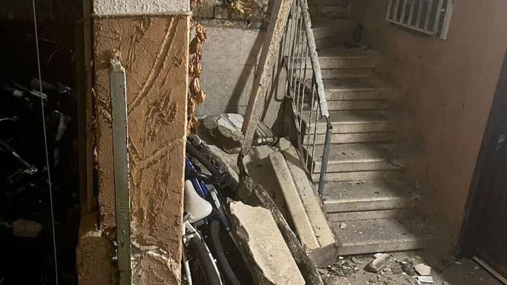 גרם המדרגות שקרס בשכונת התקווה בתל אביב