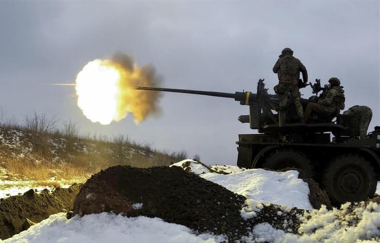 ירי נ"מ של צבא אוקראינה באזור בחמוט מחוז דונייצק מלחמה מול רוסיה