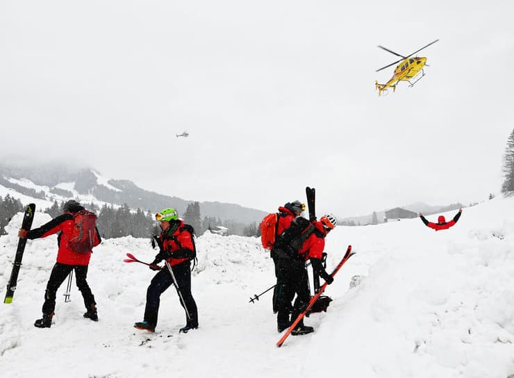 פעולות חילוץ באזור טירול ב אוסטריה בעקבות מפולת מפולות שלג שלגים 4 בפברואר