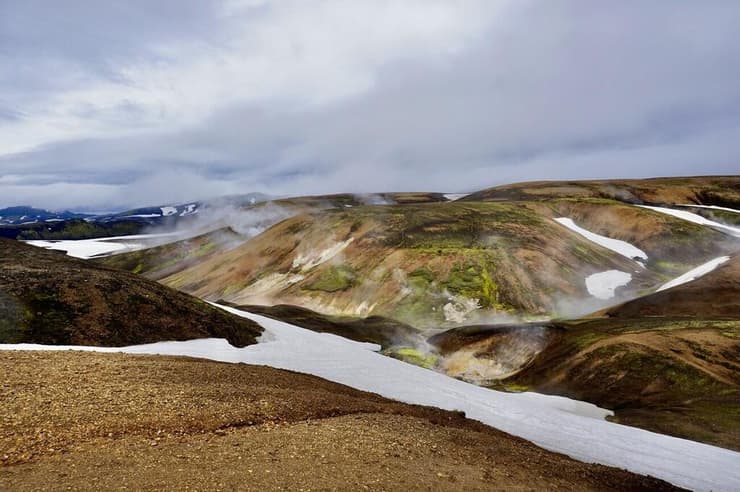 פלומות גופרית בלאוגארווגור (Laugavegur) שבאיסלנד, אינן מתועדות על ידי תצפיות לווין. ניתוח ליבות קרח מראה כי לפלומות שכאלה יש השפעה הרבה יותר גדולה על רמת האירוסולים באטמוספירה ממה שסברו בעבר