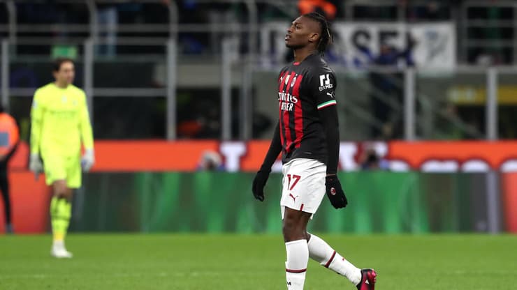 מילאן לא נראית טובה מספיק לעבור שלב. רפאל לאאו (EPA) שחקן מילאן רפאל לאאו