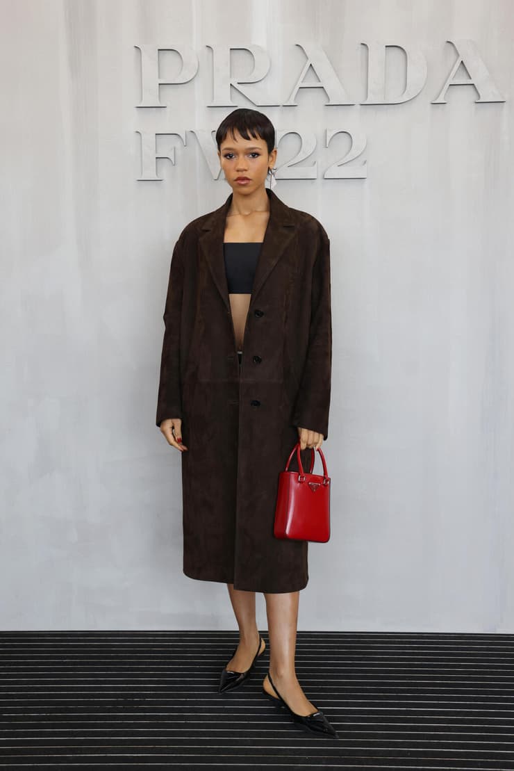 טיילור ראסל בתצוגת אופנה של פראדה, 2022