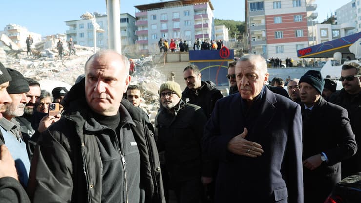 נשיא טורקיה רג'פ טאיפ ארדואן באזור אסון רעידת האדמה בהטאי