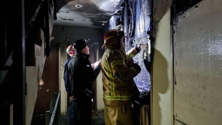 תיעוד מזירת השריפה בבניין מגורים בבאר שבע