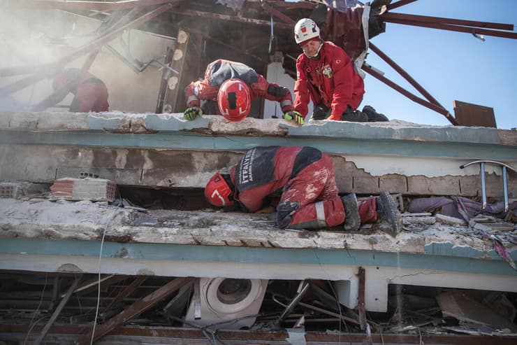 פעולות חילוץ ב הטאי טורקיה רעש רעידת אדמה