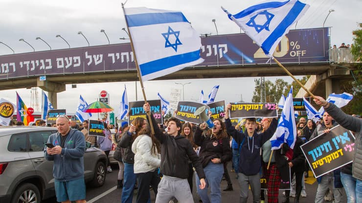 הפגנה בבית הספר הכפר הירוק ברמת השרון