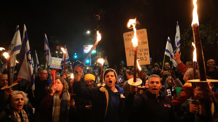 מאחה נגד נתניהו מול מעון ראש הממשלה בירושלים