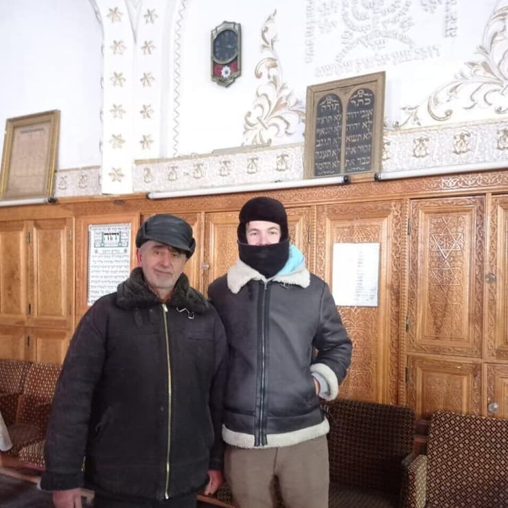 אלכסנדר בבית כנסת בעיר סמרקנד באוזבקיסטן