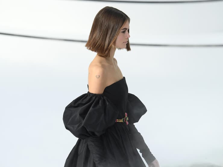 קאיה גרבר מדגמנת בתצוגת אופנה של שאנל, 2020