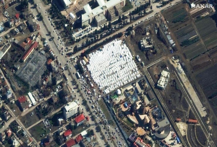 עיר אוהל אוהלים ב אוסמניה טורקיה צילום לוויין רעש רעידת אדמה