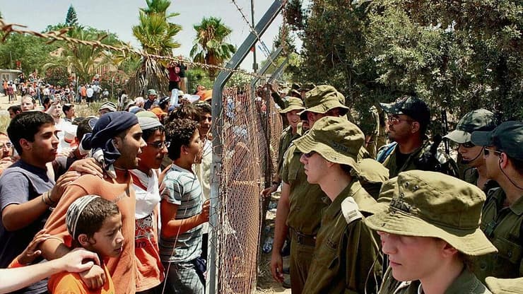 חיילים מול צעדת המחאה נגד תוכנית ההתנתקות, 2005