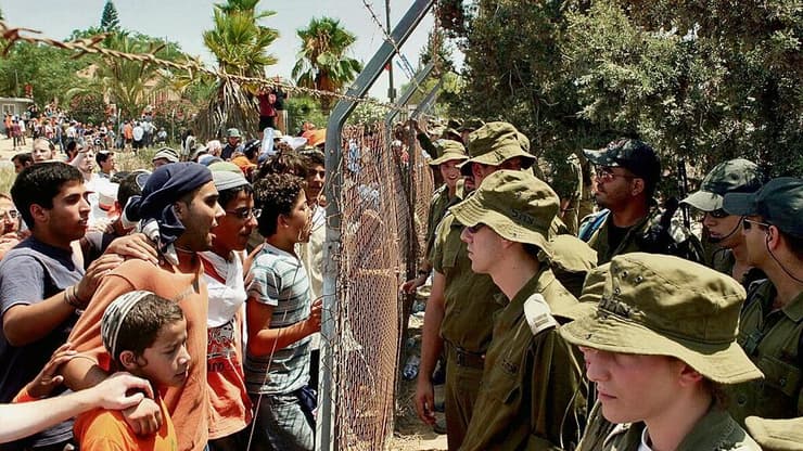 חיילים מול צעדת המחאה נגד תוכנית ההתנתקות, 2005