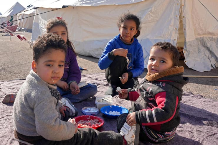 מחנה אוהלים לחסרי בית בעקבות רעידת האדמה בסוריה
