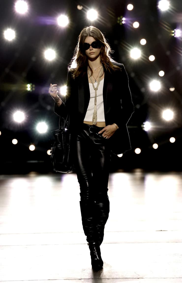 קאיה גרבר מדגמנת בתצוגת אופנה של סלין, 2022