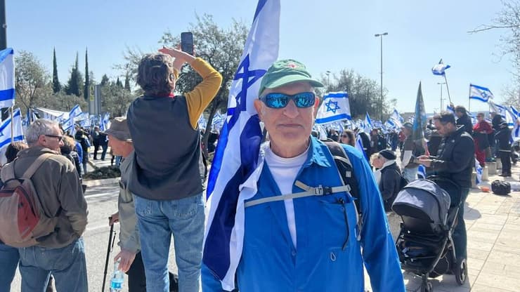 מיכה מרגלית במחאה נגד הרפורמה המשפטית בירושלים