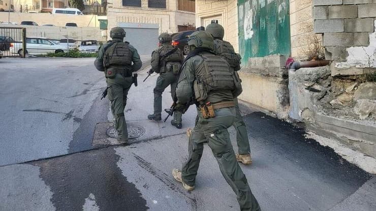 פשיטה על בית המחבל בעיסאוויה