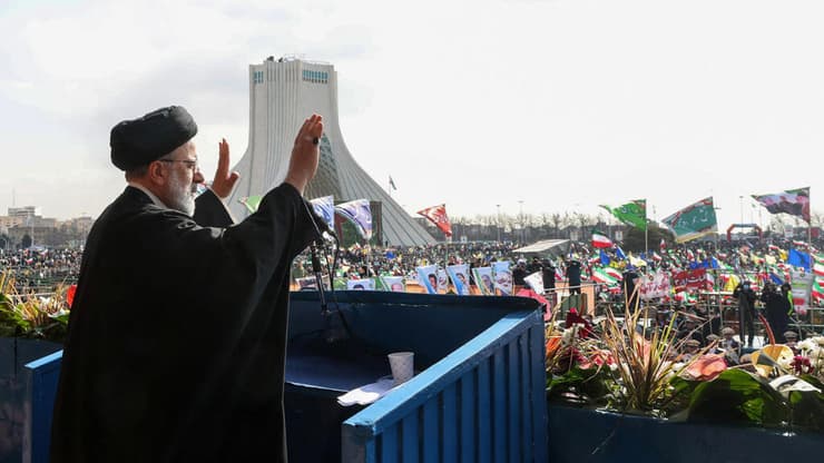 חגיגות יום השנה ה-44 לתנועה האיסלמית בכיכר אזאדי, טהרן, איראן