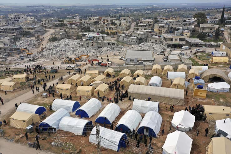 סוריה מחוז אידליב סוריה מחנה אוהלים הריסות רעידת אדמה