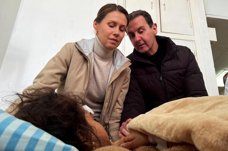 נשיא סוריה בשאר אסד ו אשתו אסמה מבקרים את הילדה פטמה שנפצעה ב רעידת ה אדמה
