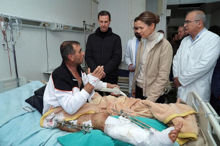 נשיא סוריה בשאר אסד מבקר פצועים מ רעידת אדמה לטקייה