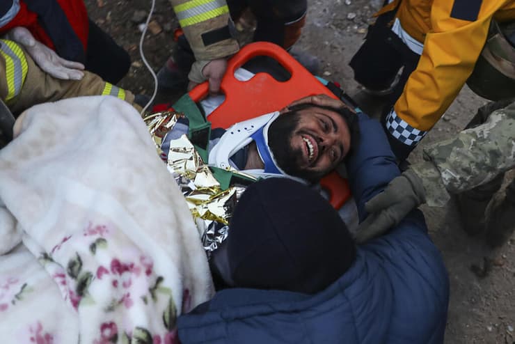 טורקיה הטאי מחלצים את ארגין גוזלגן בן 36 הריסות רעידת אדמה אחרי 5 ימים יום שבת
