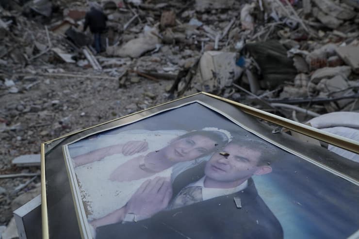 טורקיה רעידת אדמה תמונת חתונה ב הריסות בית ב הטאי