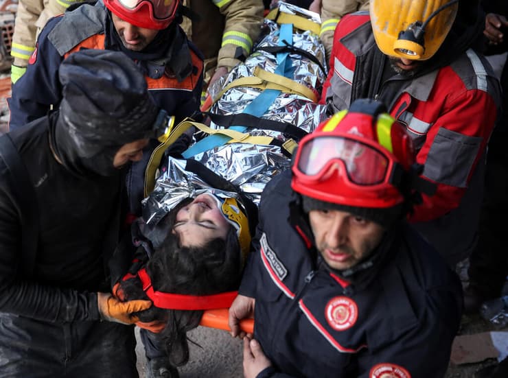 חילוץ הטאי ילדה סורית בת 12 מההריסות ב הטאי טורקיה אחי 147 שעות רעידת אדמה רעש