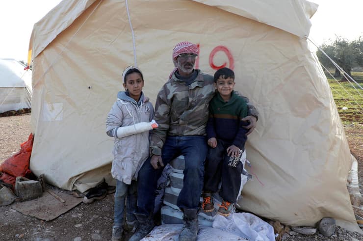 פליטים בעיירה ג'נדריס שבשליטת המורדים ב סוריה