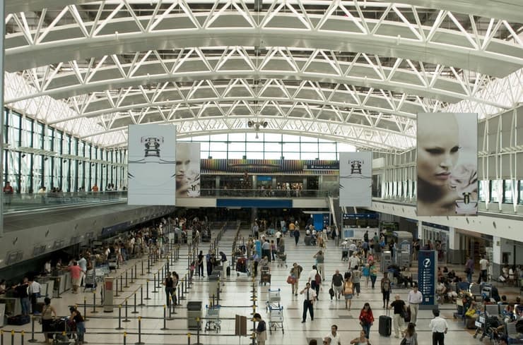 נמל התעופה בבואנוס איירס. יותר מ-5,800 רוסיות בהריון מתקדם הגיעו ב-3 חודשים