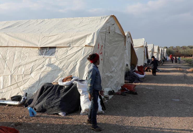 פליטים בעיירה ג'נדריס שבשליטת המורדים ב סוריה