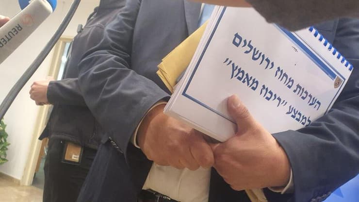 בן גביר עם תיקיית "היערכות מחוז ירושלים למבצע "ריכוז מאמץ""
