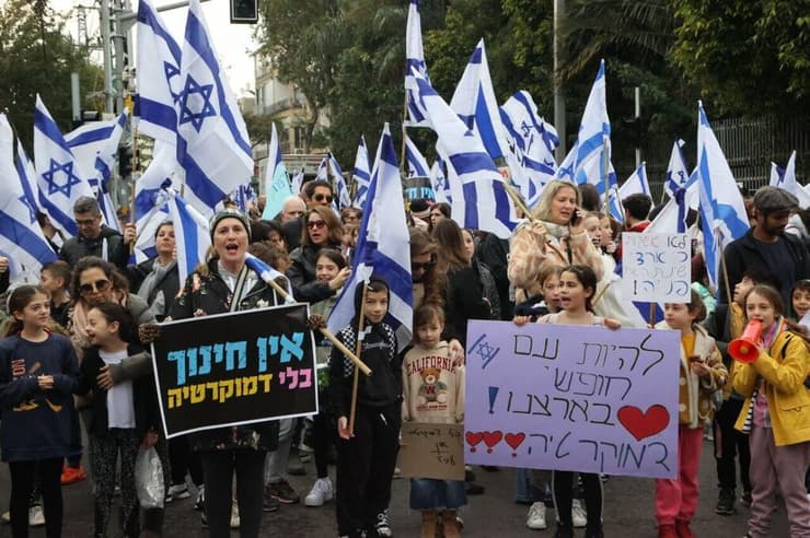 הפגנה נגד הרפורמה המשפטית ברחוב יהודה מכבי, תל אביב