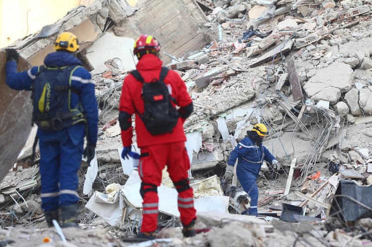 טורקיה מחלצים רעידת אדמה רעש קרמנמרש