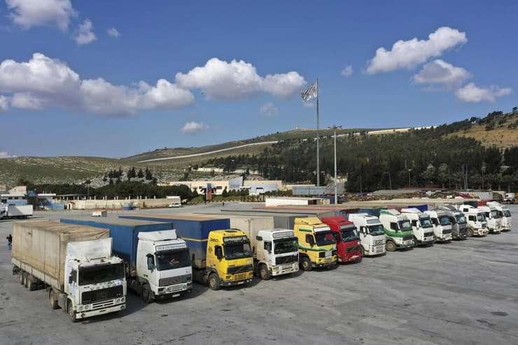 סוריה משאיות סיוע בעקבות רעידת אדמה ב מעבר גבול מ טורקיה