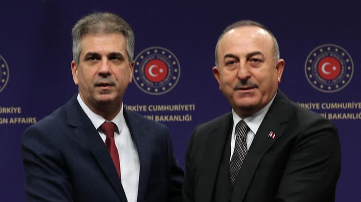 שר החוץ אלי כהן עם שר החוץ הטורקי, מבלוט צ'בושולו
