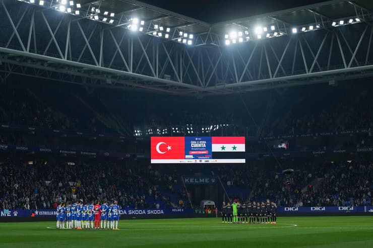הזדהות עם טורקיה ו סוריה רעידת אדמה ב משחק ליגה ספרדית סוסידאד מול אספניול