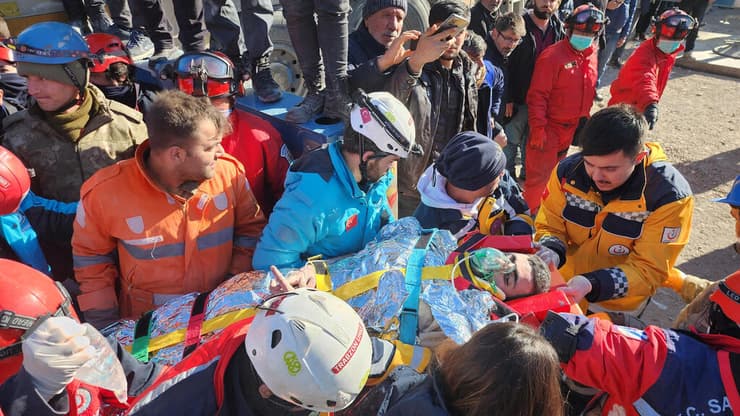 טורקיה מוחמד קאפר בן 18 מחולץ מ הריסות רעידת אדמה אדיאמאן 198 שעות אחרי הרעש