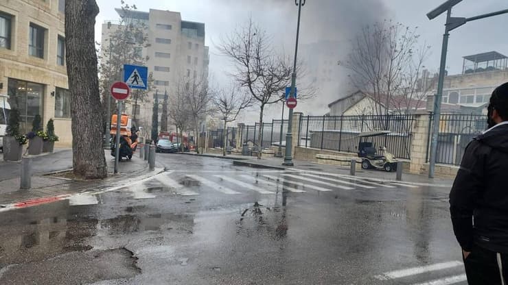שריפה במפעל במרכז העיר בירושלים