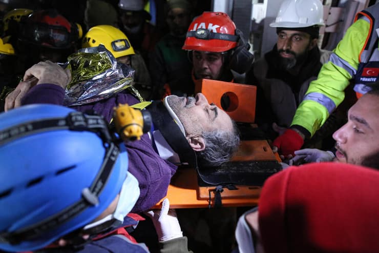 טורקיה חוסיין ברבר בן 62 שרד 187 שעות בהריסות מספר ששתה את השתן של עצמו