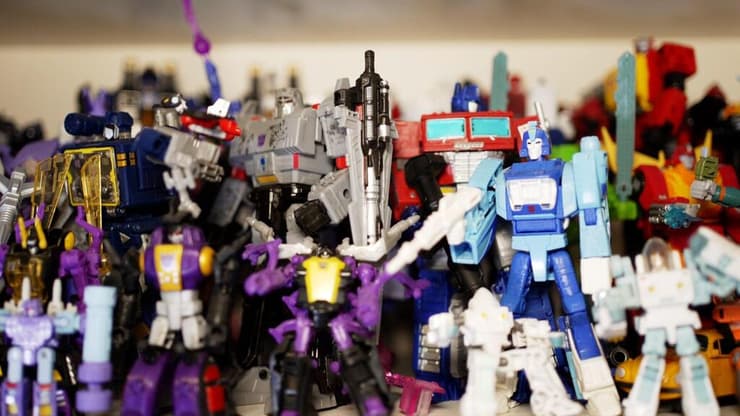 "להיכנס לחדר התצוגה שלי זה כמו לחזור בזמן". מתוך אוסף הרובוטריקים של ירון זילברברג (צילום: אסף מגל) מתוך אוסף הרובוטריקים של ירון זילברברג