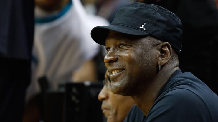 מייקל ג'ורדן כדורסלן עבר