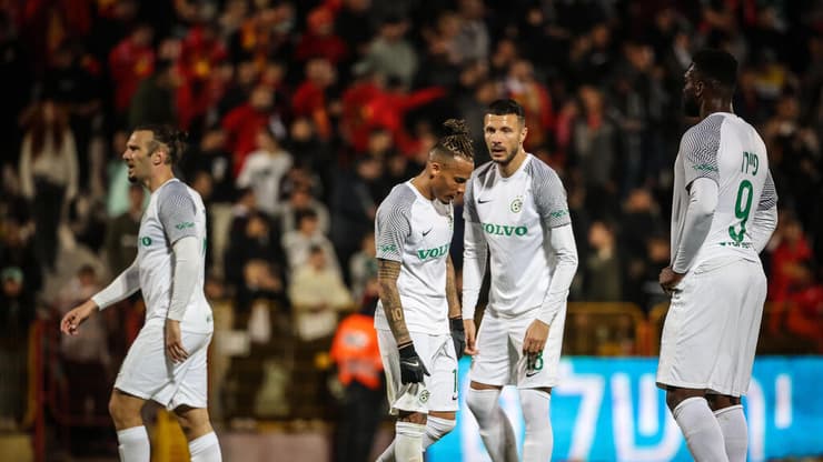 שחקני מכבי חיפה מאוכזבים (צילום: עוז מועלם) שחקני מכבי חיפה מאוכזבים