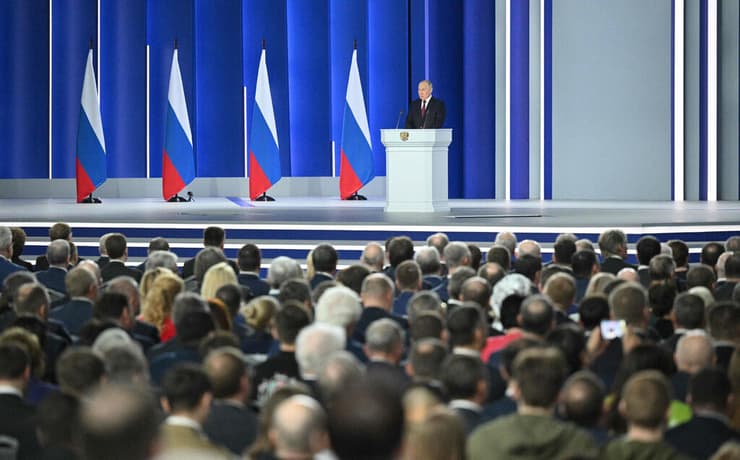 בכירי המשטר ב רוסיה צופים בנאומו של ולדימיר פוטין לקראת ציון שנה ל מלחמה מול אוקראינה
