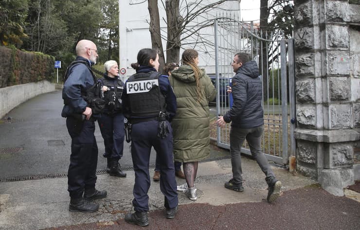 דרום צרפת בית ספר שבו תלמיד רצח מורה ב סכין