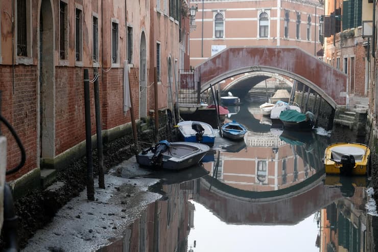 איטליה ונציה תעלות התייבשו חורף צחיח