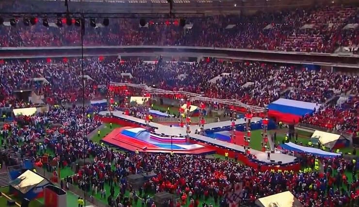  רוסיה קונצרט שנה ל מלחמה אצטדיון לוז'ניקי מוסקבה